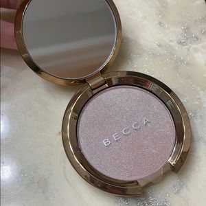 Becca Light Chaser Highlighter - Opal flashes Jade
